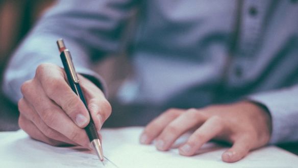 Aneks do umowy określa wszystkie zmiany wprowadzane do oryginalnych postanowień umowy