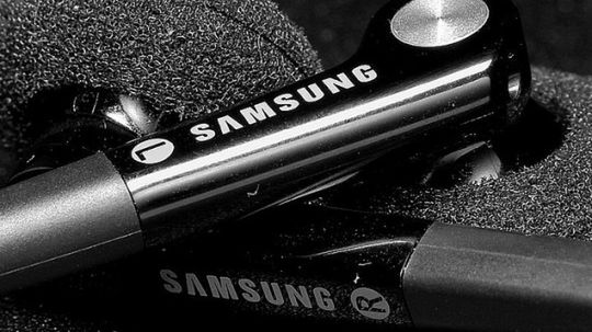 Samsung nie chce być gorszy od HTC, rozpoczyna współpracę z JAYS 1