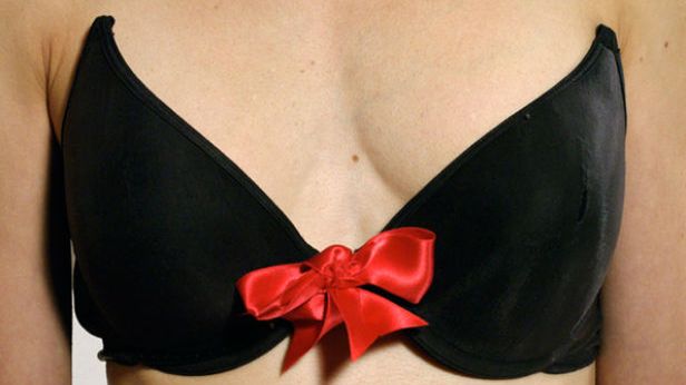 WTF dnia: zaklaszcz i rozepnij jej stanik [wideo] 1