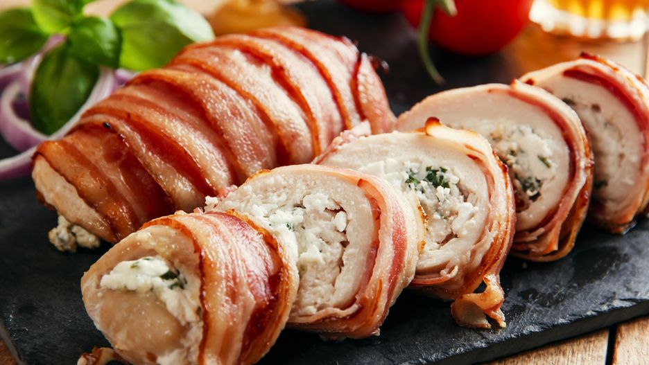 Pierś z kurczaka w szynce parmeńskiej z ziołową nutą