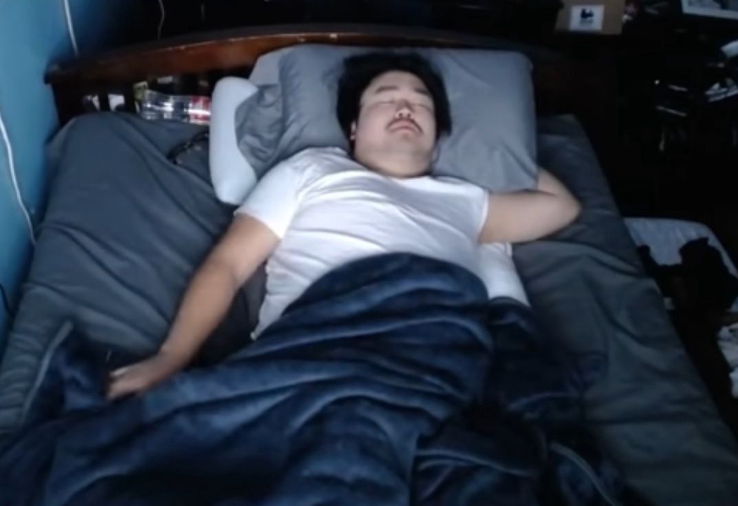 "Senne streamy" coraz popularniejsze. Twórca zarobił ok. 60 tys. zł w 7 godzin