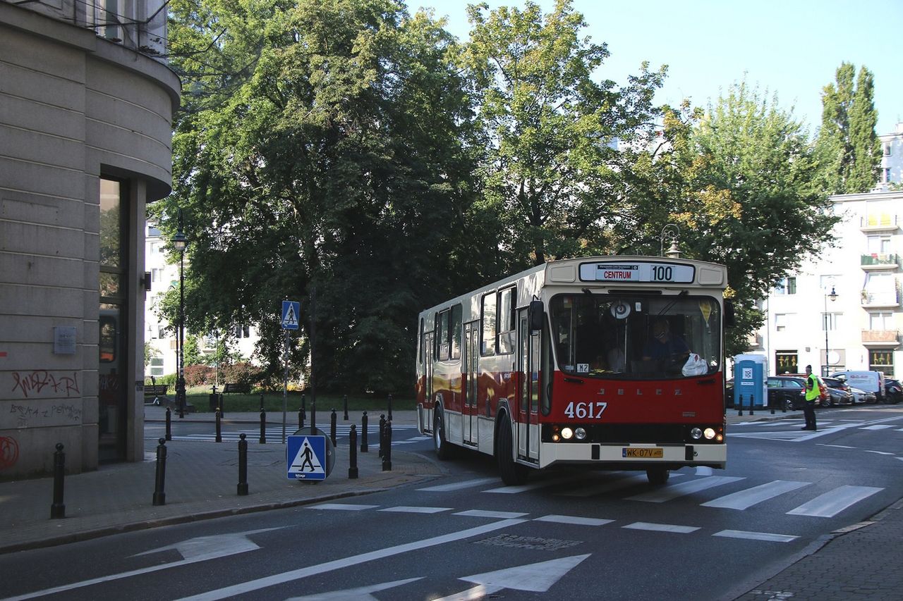 Warszawskie Linie Turystyczne. Zabytkowe pojazdy będą dłużej jeździły po stolicy