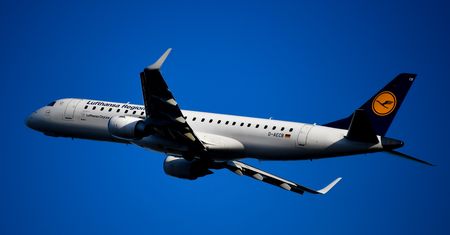 Lufthansa zalicza olbrzymie straty. "Nadzieja przyjdzie razem z latem"
