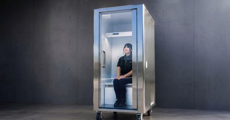 Japonia testuje lodówki dla ludzi. Tak mają pomagać w upałach