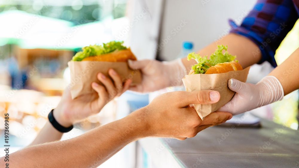 ile można zarobić serwując frytki plażowiczom?