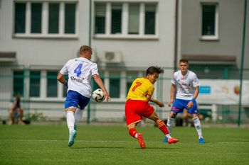 III liga piłkarska: Jagiellonia II lepsza od Wigier w meczu derbowym. Wygrana ŁKS-u Łomża, porażka KS-u Wasilków