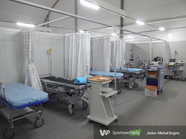 W poliklinice znajduje się kilkanaście pomieszczeń i profesjonalny sprzęt medyczny. 