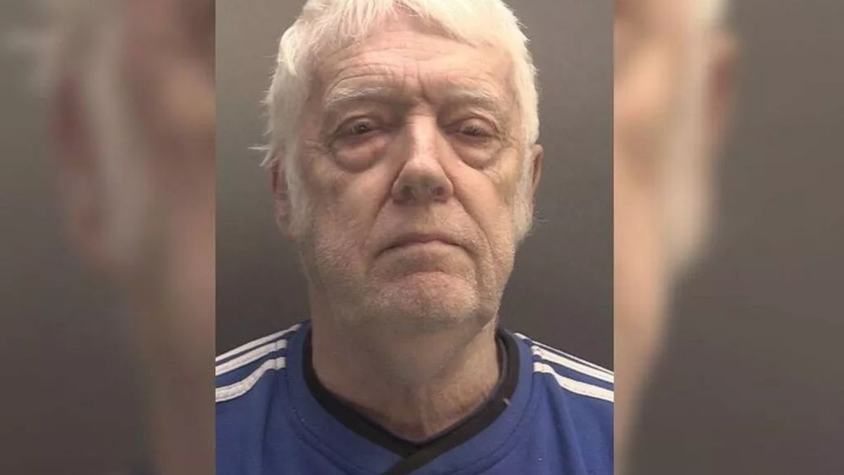 George Chilvers potajemnie nagrywał klientki.