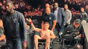 Sędzia musiał przerwać walkę. Zawodnik wylądował na wózku