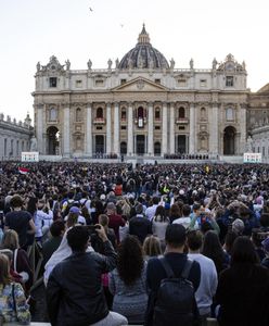Polacy o tym, co działo się w Watykanie, gdy pokazał się biały dym