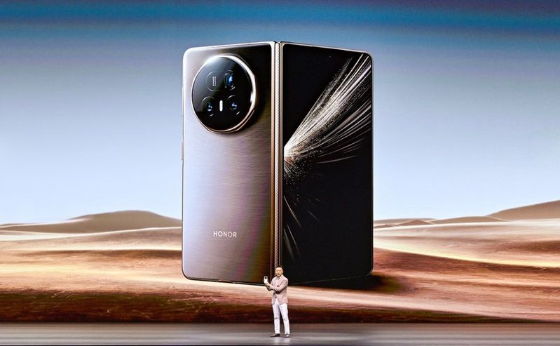 Najcieńszy i najlżejszy składany smartfon świata właśnie zadebiutował
