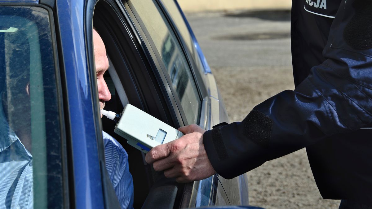 Badanie trzeźwości z depositphotos