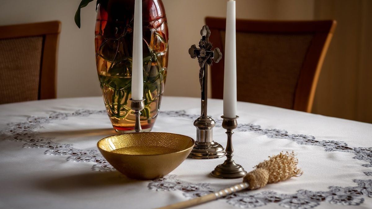 Gdy przyszedł ksiądz po kolędzie, zaproponowała mu jedzenia