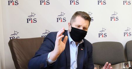Druzgocący sondaż dla Czarnka. Oto, jak zareagował