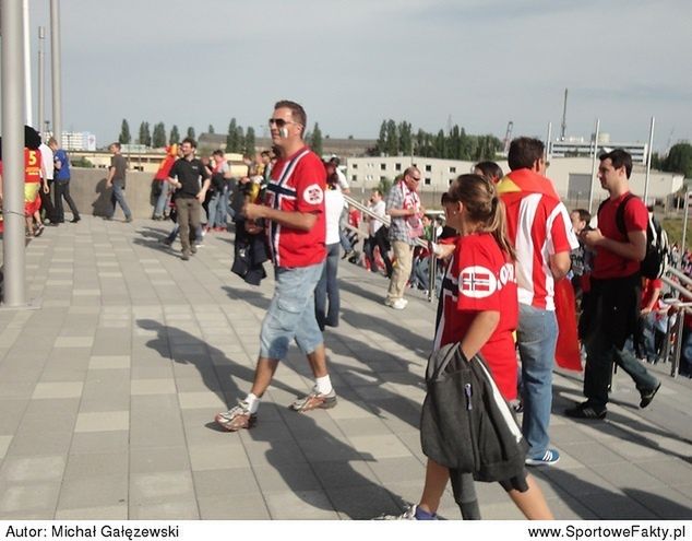 Nie brakuje kibiców z państw, które nie uczestniczą w turnieju Euro 2012. Na zdjęciu Norwegowie (fot. Michał Gałęzewski)