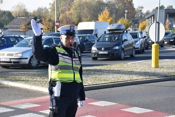 Bilans Wszystkich Świętych 2025 na drogach. Dwie ofiary śmiertelne, 79 osób rannych i 290 pijanych kierowców