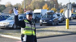 Bilans Wszystkich Świętych 2025 na drogach. Dwie ofiary śmiertelne, 79 osób rannych i 290 pijanych kierowców