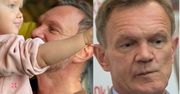 Cezary Pazura w podróży z najmłodszą córką. Internauta: "Dziadek z wnuczką" (FOTO)