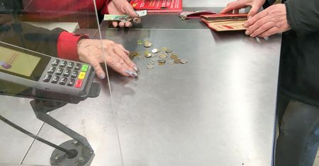 Płacisz gotówką na zakupach? W tej sytuacji kasjer może odmówić