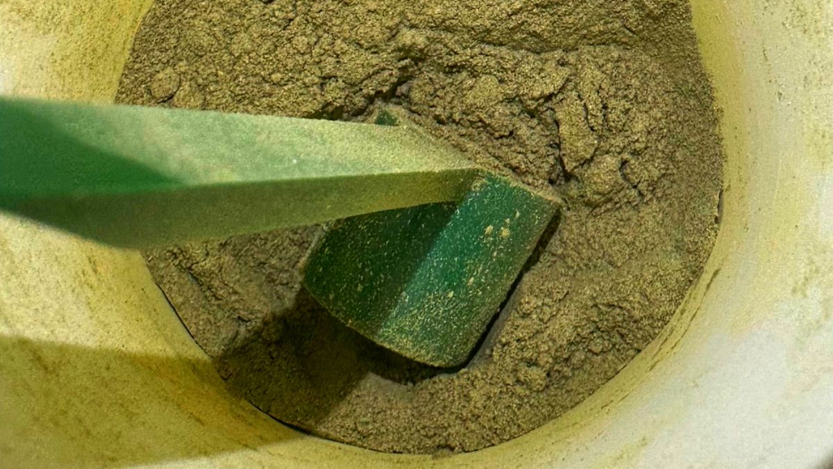 Młody jęczmień to naturalne wsparcie dla trawienia, oczyszczania organizmu i codziennej regeneracji.