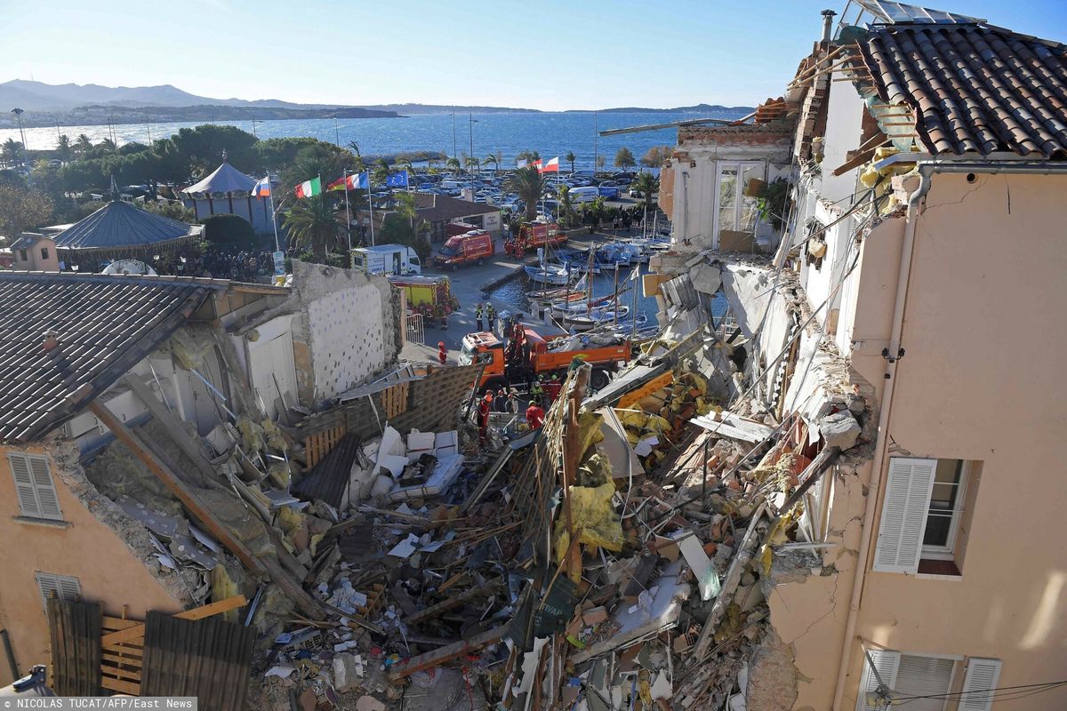 Gruzy budynku zniszczonego w eksplozji w Sanary-sur-Mer na południu Francji 