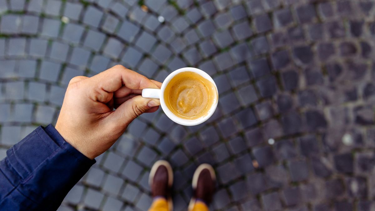 Włochy, ojczyzna espresso, słynęły z barów oferujących je za mniej niż 1 euro