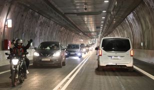 Tunel zamknięty, kierowcy bez informacji. W nocy powitał ich szlaban