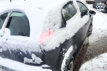 Policja wzięła się za ośnieżone i oszronione pojazdy. Kierowcy wiele ryzykują