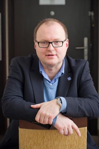 Prof. dr hab. n. med. Leszek Czupryniak, kierownikiem Kliniki Chorób Wewnętrznych i Diabetologii WUM