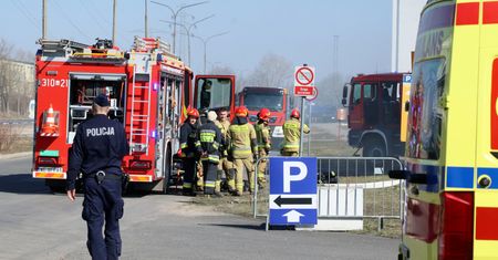 Pożar hali przy ul. Modlińskiej. "My handlujemy normalnie"