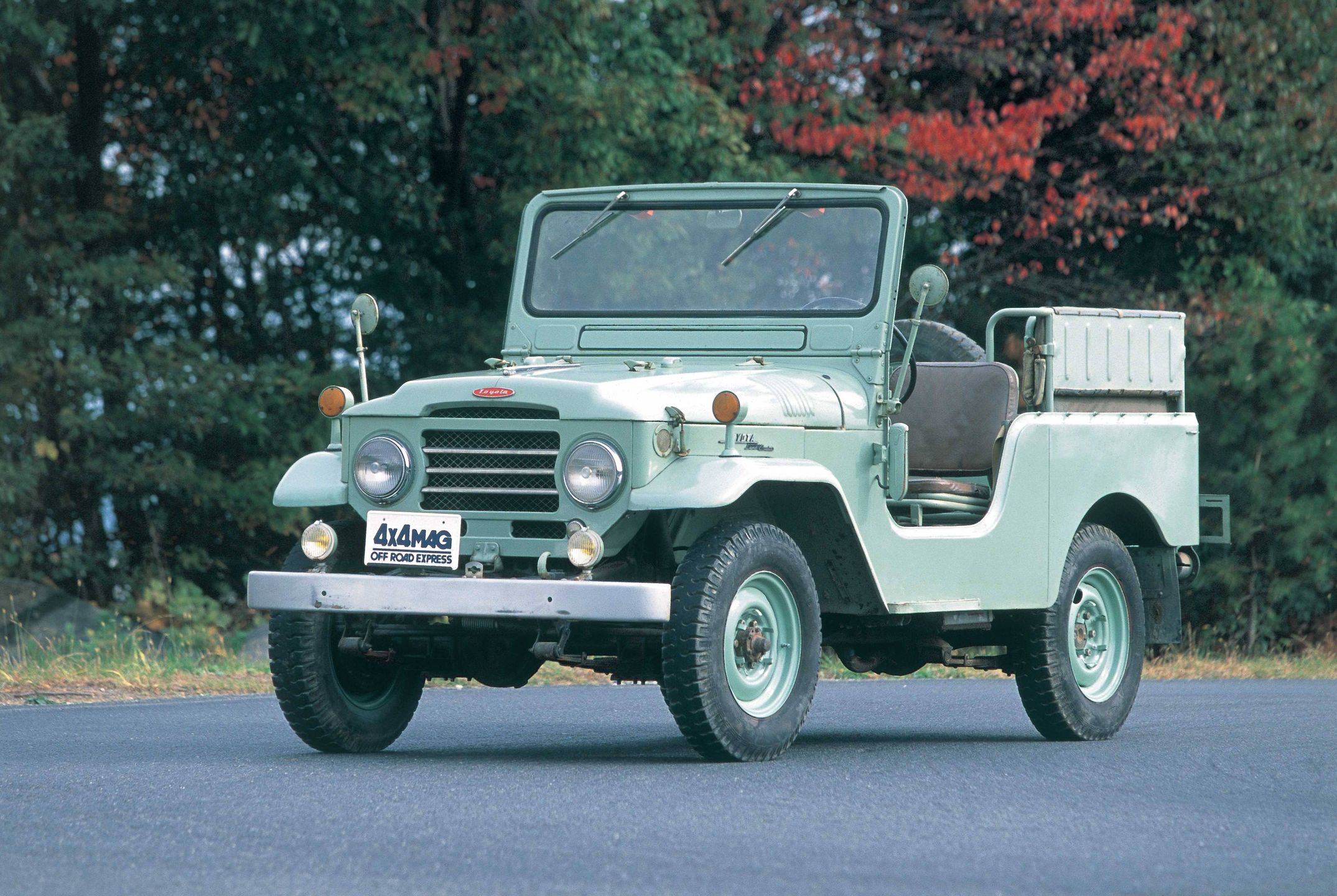 Samochód zyskał bardziej cywilny kształt i nazwę Land Cruiser