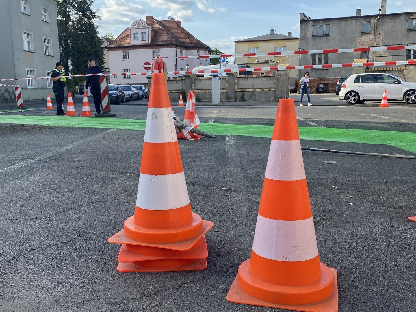 Na Placu Powstańców ma pojawić się zieleń. Na dwa dni przed akcją pomalowano na zielono asfalt