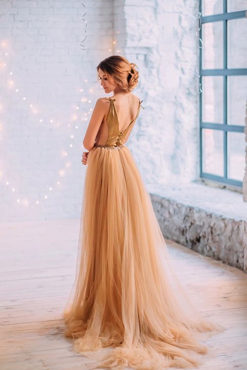 Poczuj się jak księżniczka i wybierz tiulowe sukienki. Romantyczne i zadziorne fasony na różne okazje