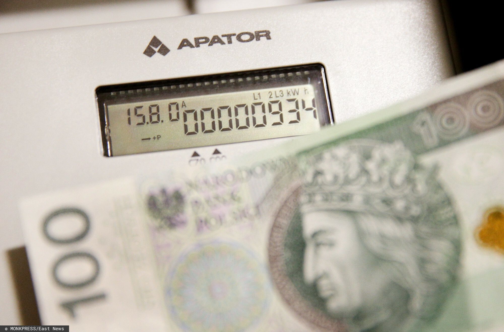 Dro?sza energia elektryczna?
Fot. Monkpress/East News.  Polskie pieniadze, zlotowki.  N/Z polskie banknoty, licznik energii elektrycznej, wskazanie, prad
Monkpress