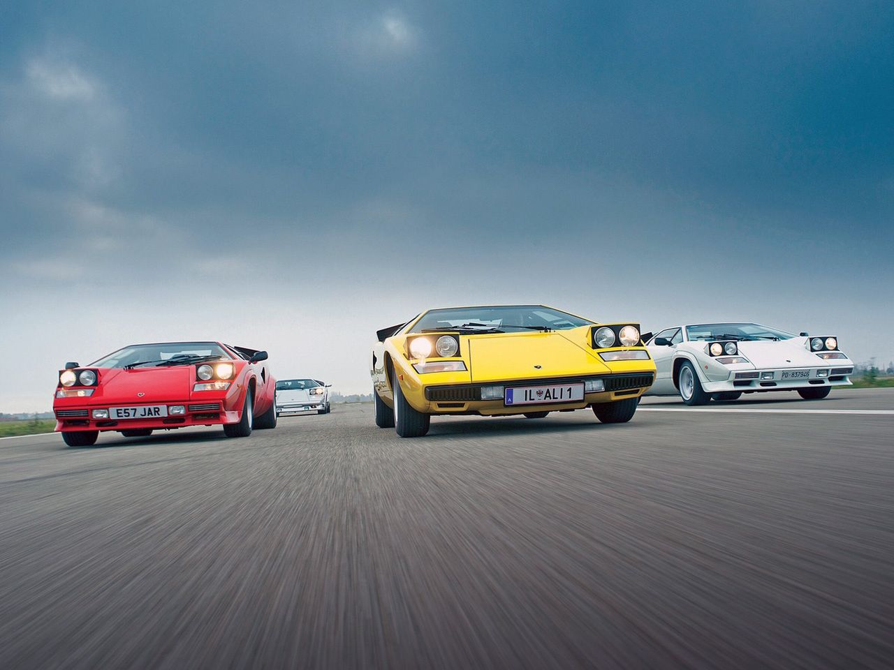Od dekad z V12: ewolucja hipersamochodów Lamborghini 42
