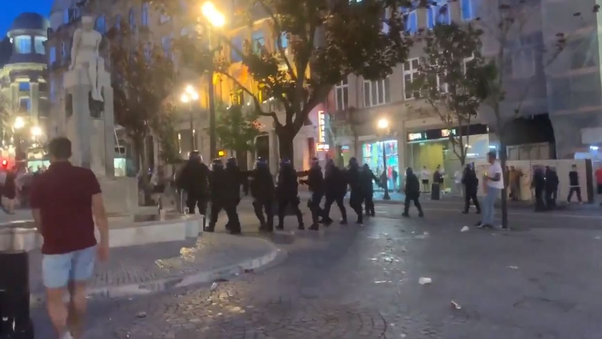 Zdjęcie okładkowe artykułu: Twitter /  / Zamieszki w Portugalii. Angielscy kibice starli się z policją