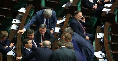 Premier osobiście lobbuje wśród posłów. Ma jeden przekaz