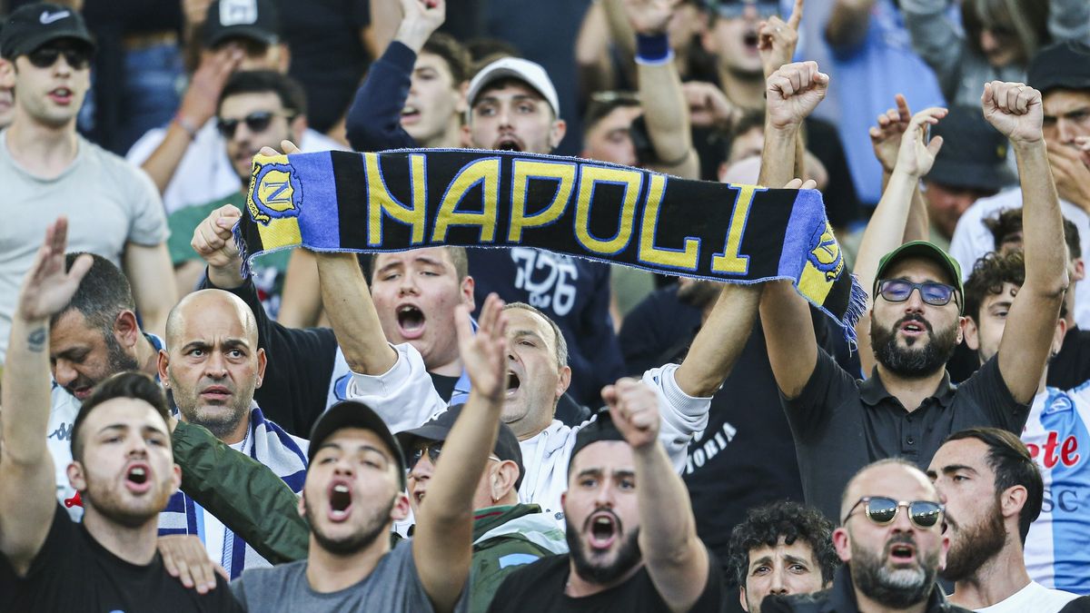 Zdjęcie okładkowe artykułu: Getty Images / Antonio Balasco/KONTROLAB/LightRocket / Na zdjęciu: kibice SSC Napoli