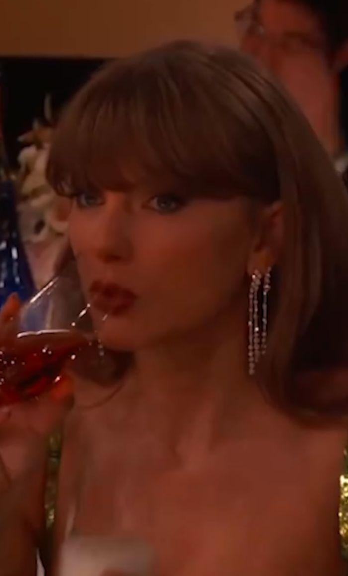 Żart prowadzącego i reakcja Taylor Swift