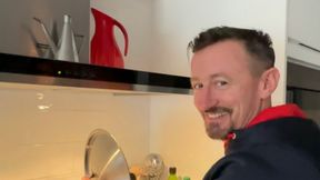 "Zboczenie zawodowe". Nie uwierzysz, co Małysz zrobił z krewetkami