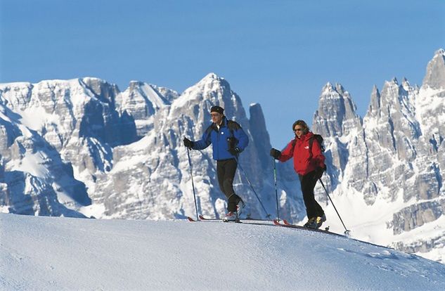 Narciarze w Dolomitach. Fot. Giovanni Cavulli