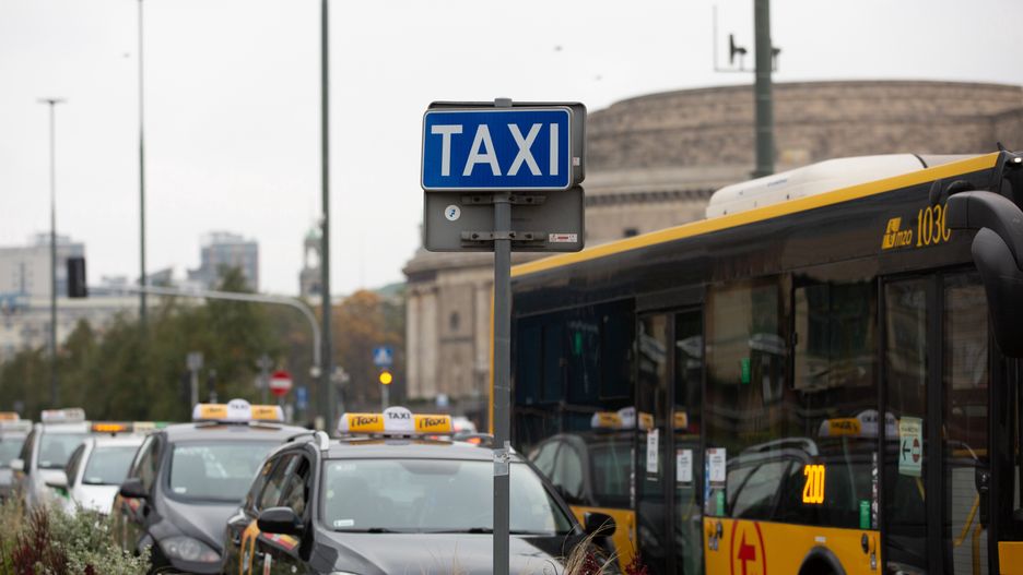 taxi taksówka postój taksówek taksówkarz 