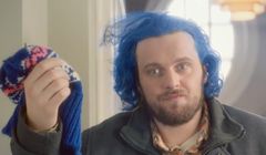 Wujek przegrywający zakłady w reklamie Orange Love za 99 zł miesięcznie (wideo)