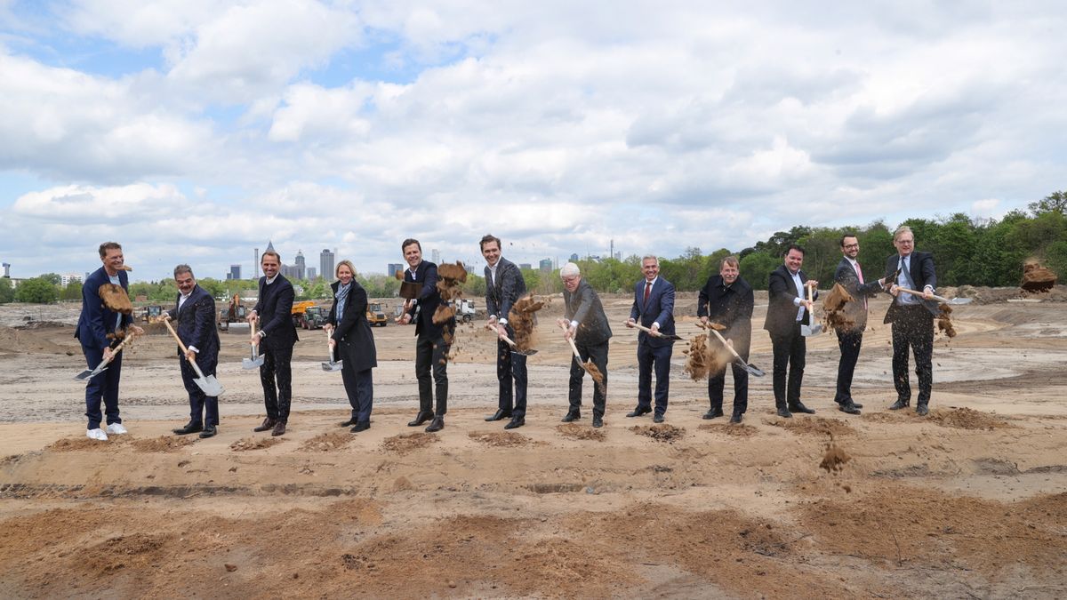 PAP/EPA / ARMANDO BABANI  / Na zdjęciu: ceremonia rozpoczęcia budowy Akademii DFB odbyła się w piątek we Frankfurcie nad Menem