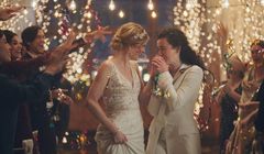 Hallmark Channel przeprasza za usunięcie reklam z parą całujących się lesbijek (wideo)