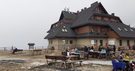 Beskidy. W górach mokro, warunki na szlakach trudne