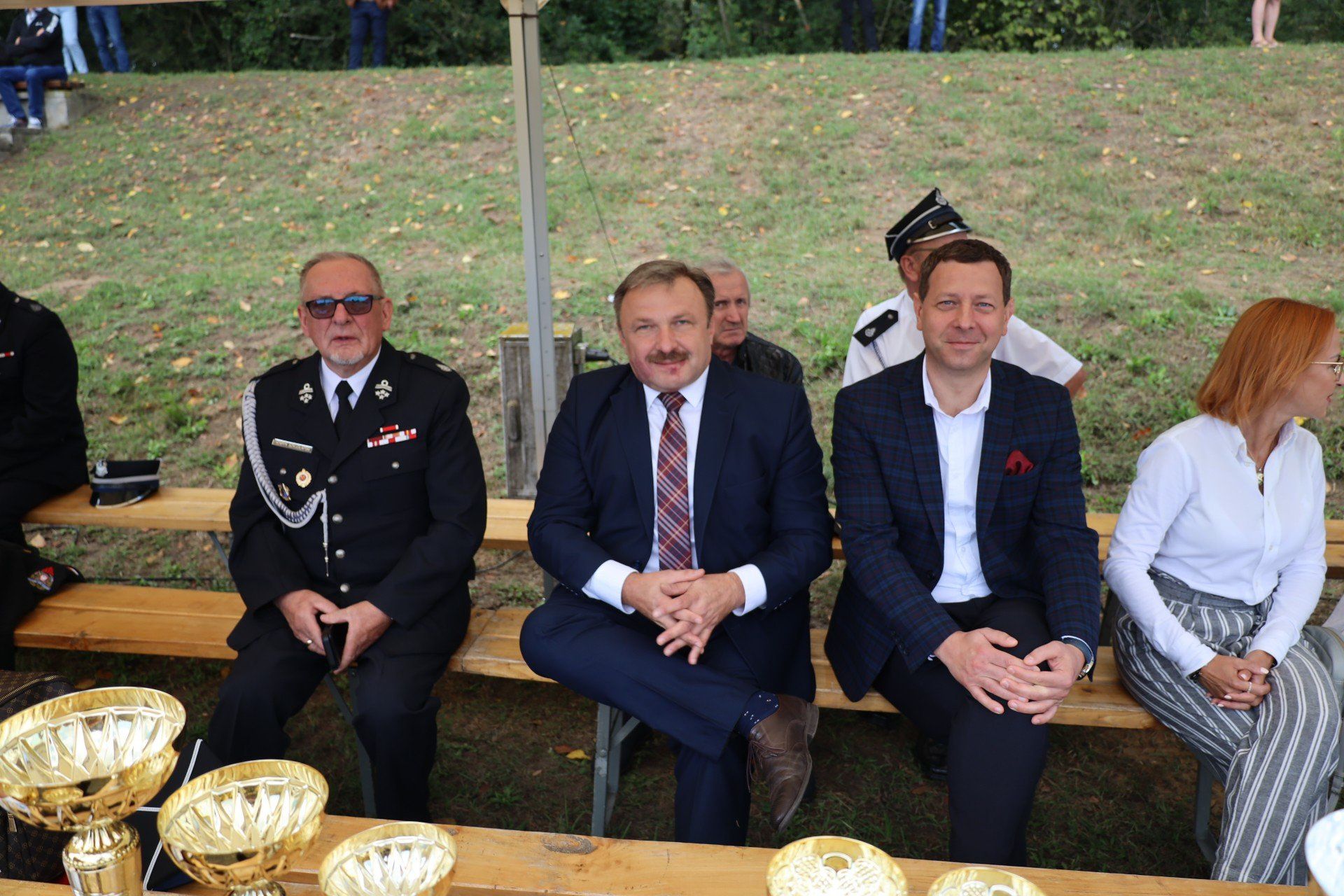 W zawodach udział wzięło 27 drużyn, w tym 14 kobiecych