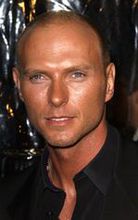 Luke Goss wśród agentów serialu "Fringe"