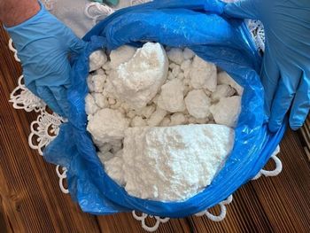 Zbladł na widok policjantów. W kawalerce ukrywał ponad 3 kg amfetaminy