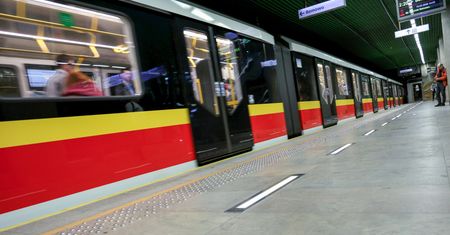 Awaria metra w Warszawie. Zamknięto dwie stacje